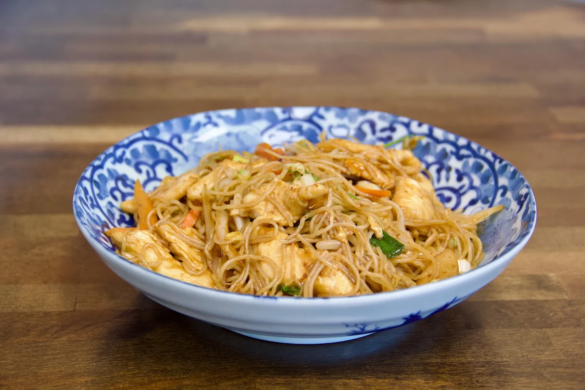 Chicken Mei Fun Thin Rice Noodles