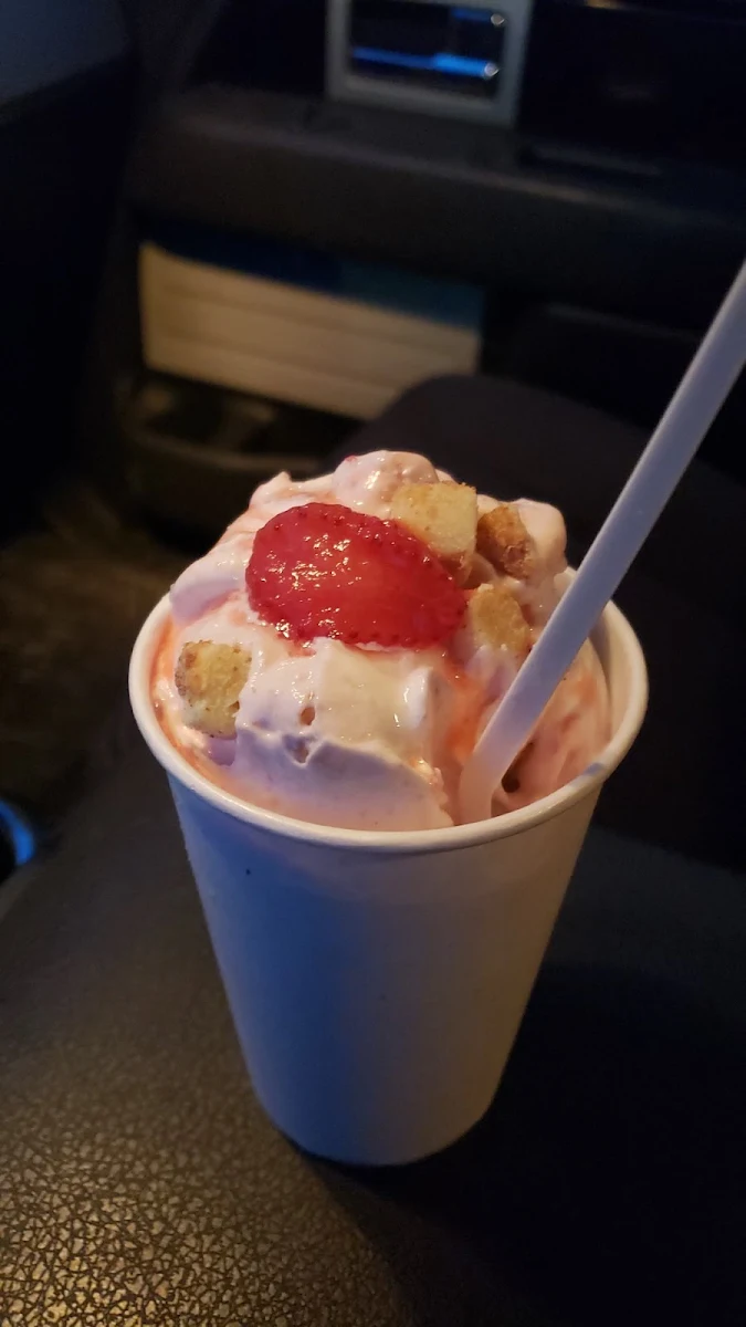 Medium Strawberry Cheesecake Flurry