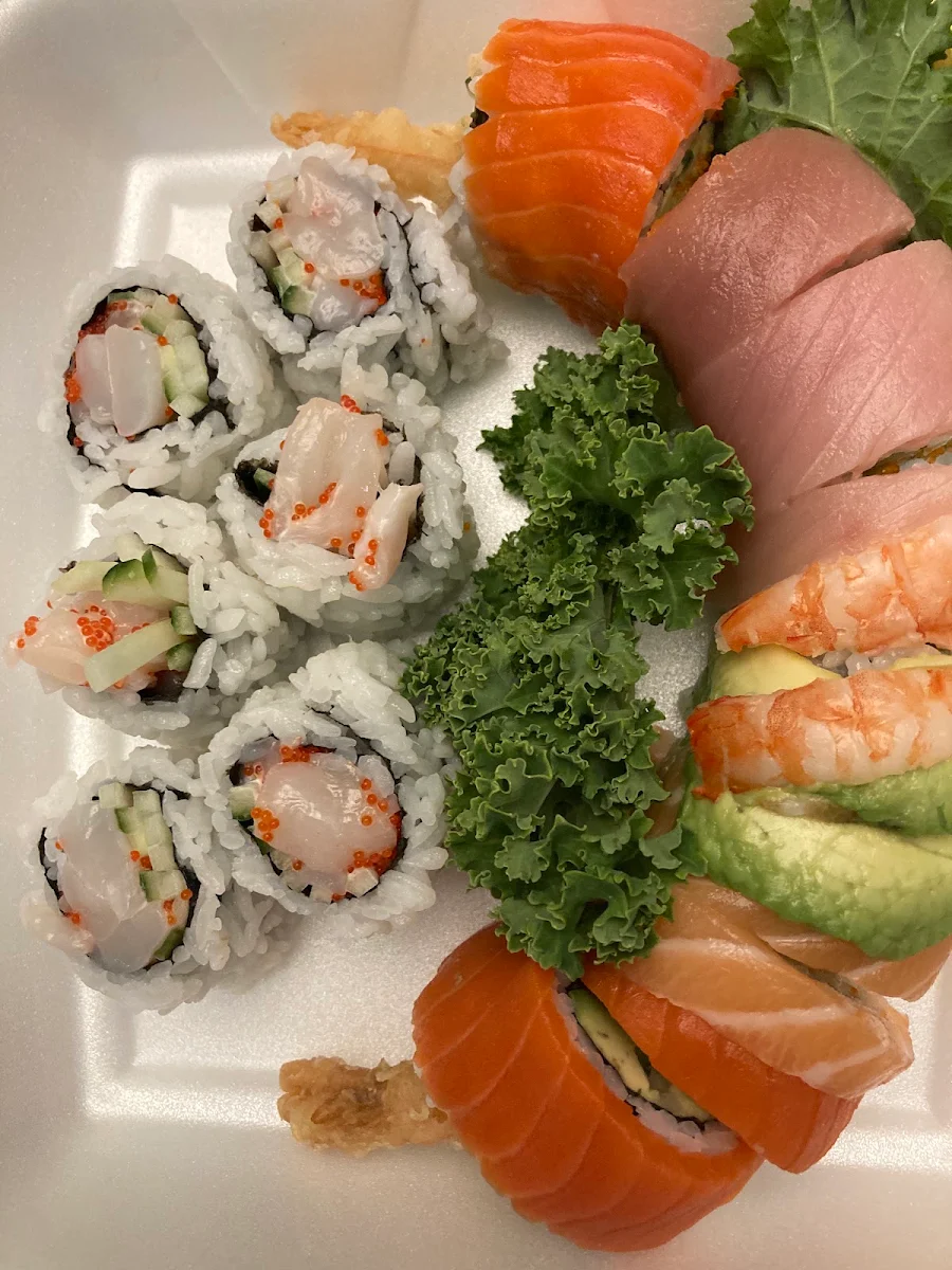 Chopped Scallop Roll & Rainbow Roll, Woomi Sushi
