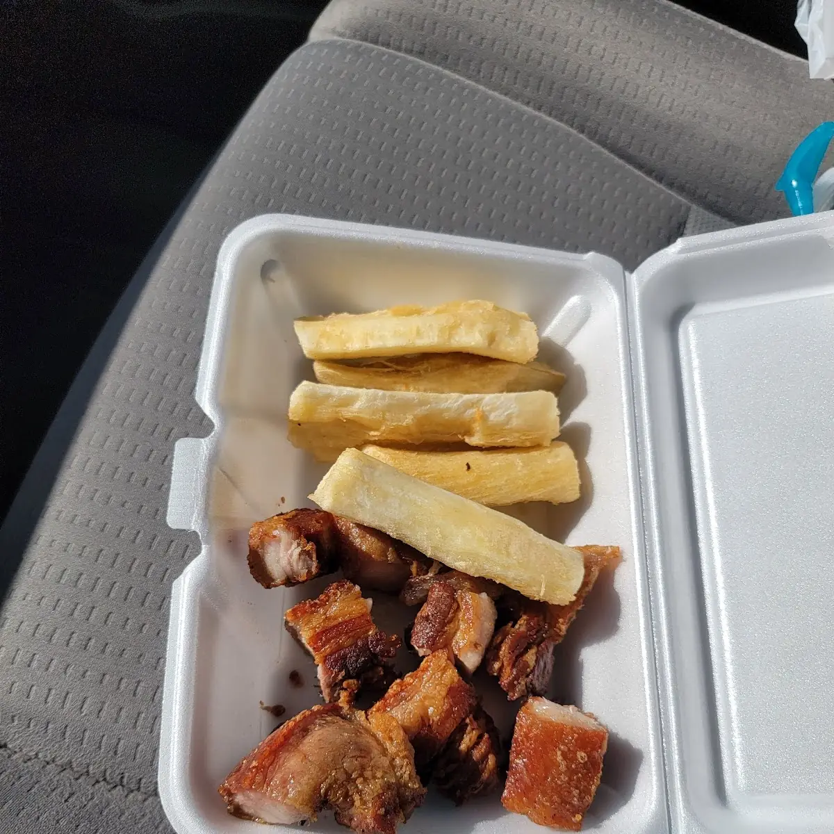 Chicharron Con Yuca Frita