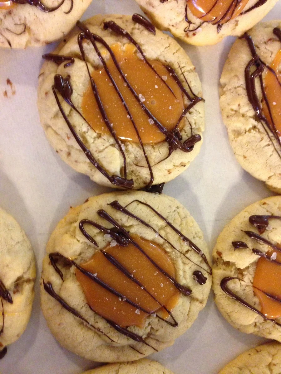 Salted Caramel Pecan Sandies