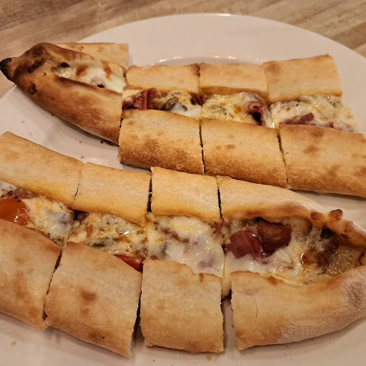 Kuşbaşılı Etli Pide