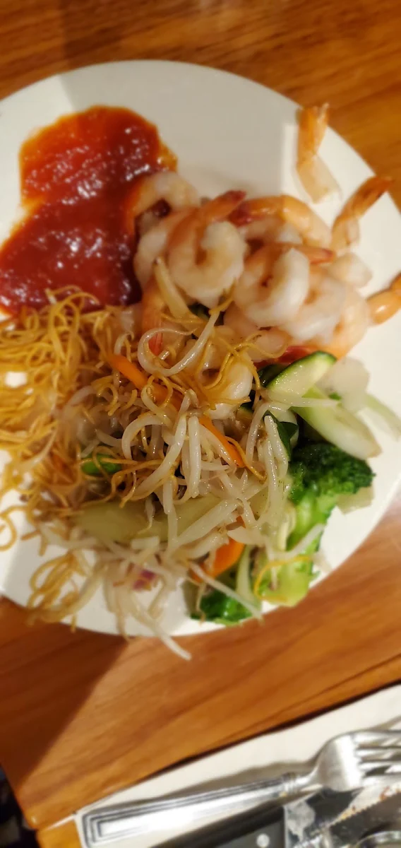 Chop Suey w Cantonese Chow Mein Broccoli & Shrimps