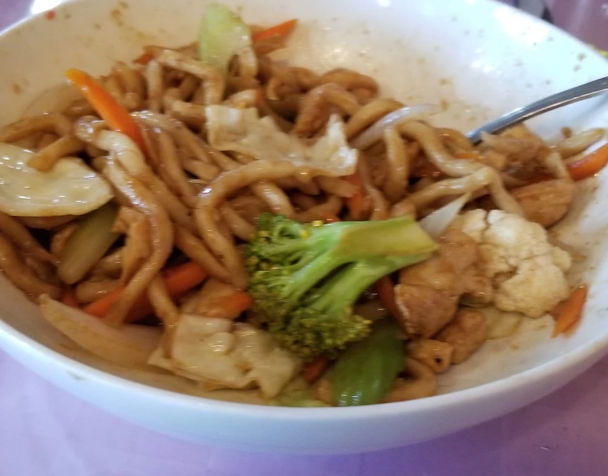 Shanghai Noodles with Chicken, Happy Restaurant