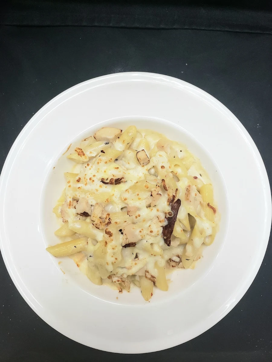 Pasta Chicken Alfredo, Pizzano Pizza & Wings