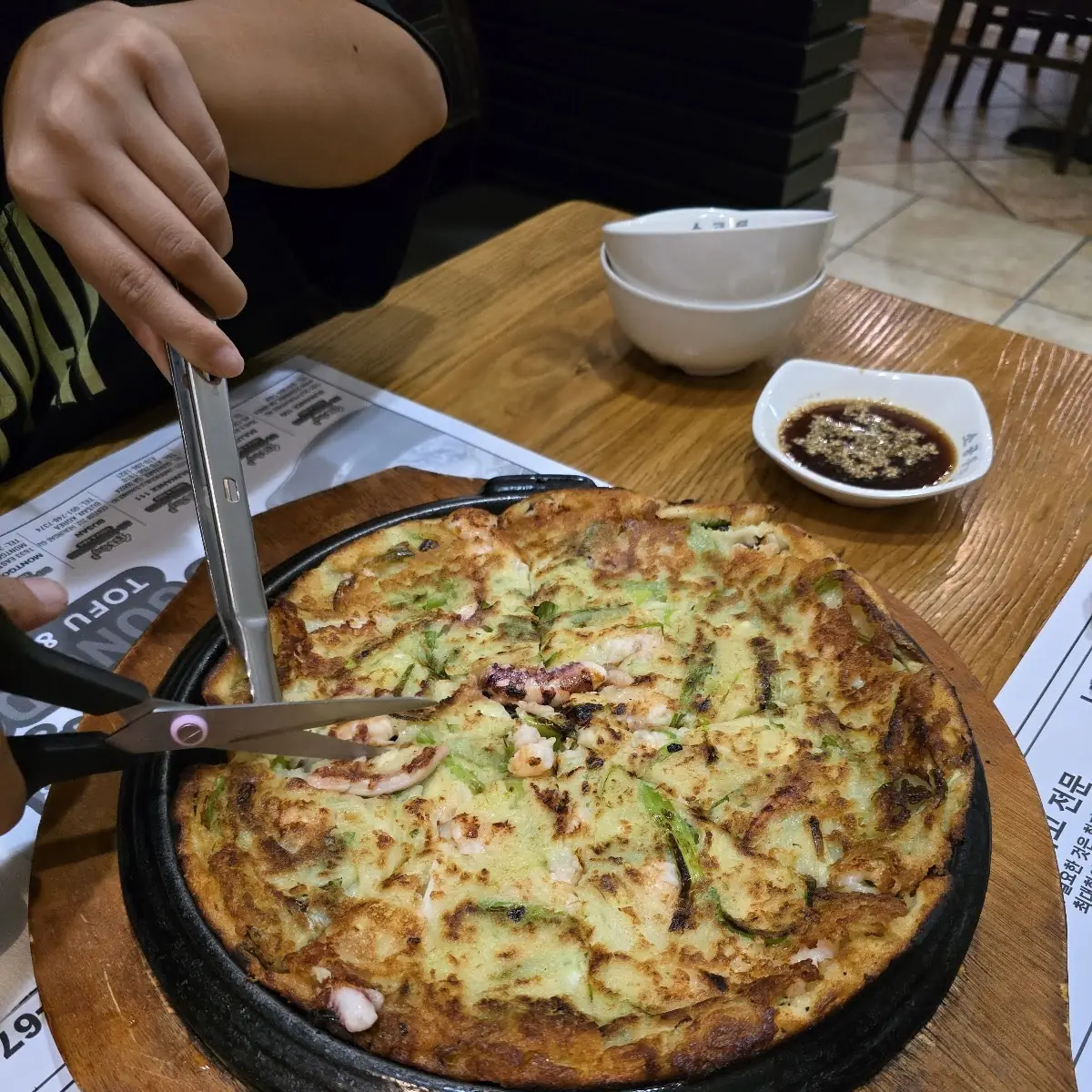 해물파전 seafood pancake