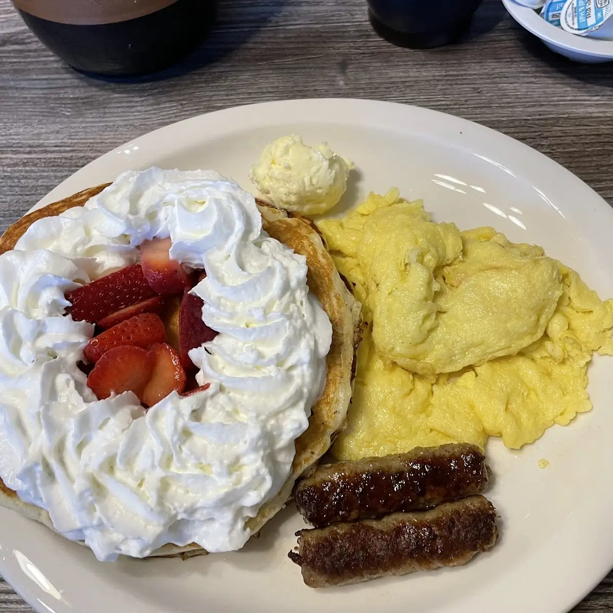 Hot Cakes with Strawberries