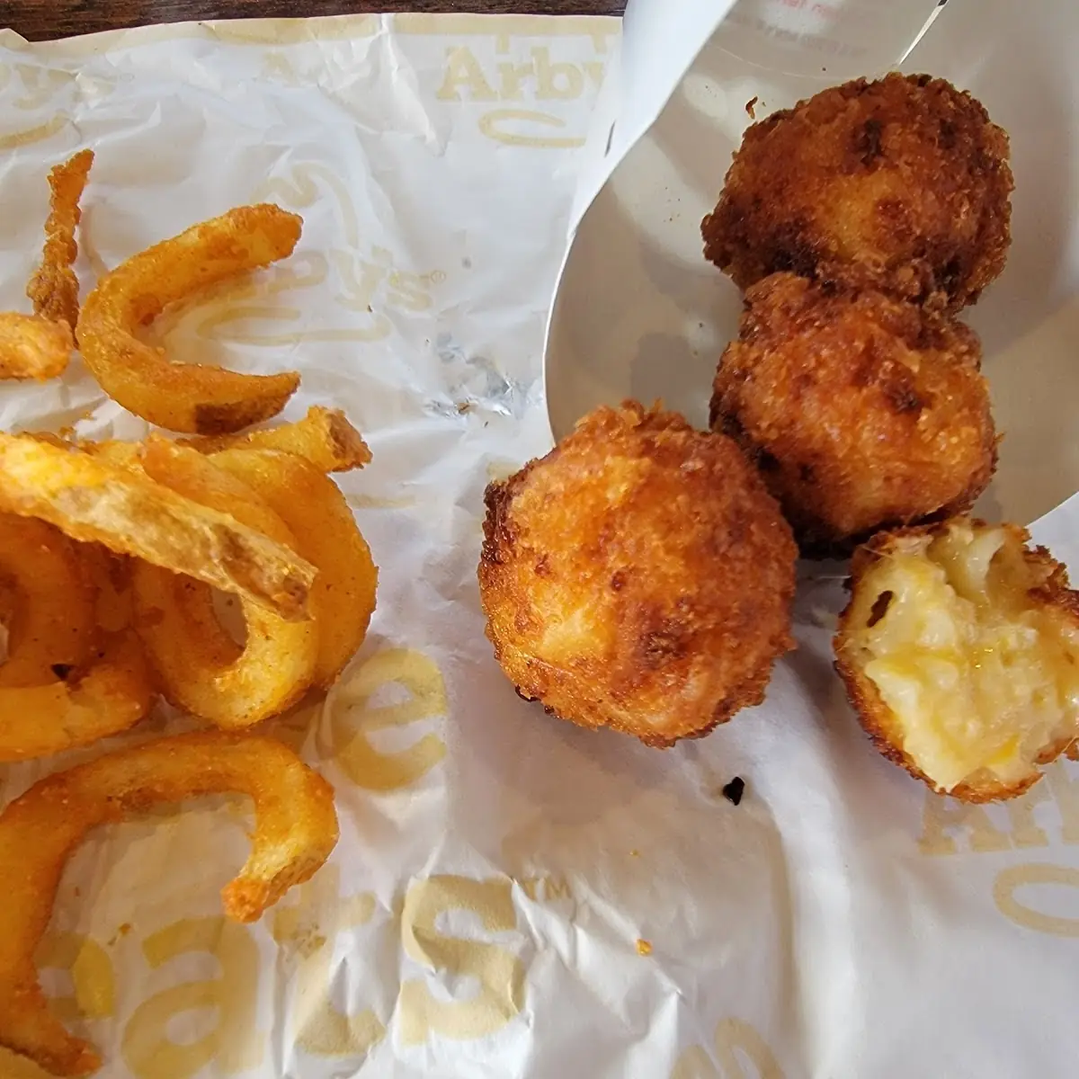 Fried Mac and Cheese Bites