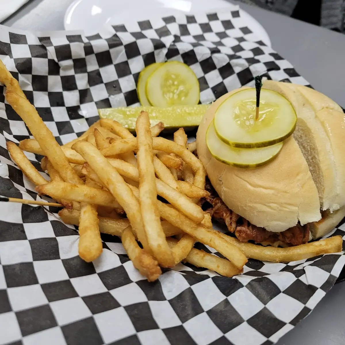 Pulled Pork Sandwich Sandwich & Fries