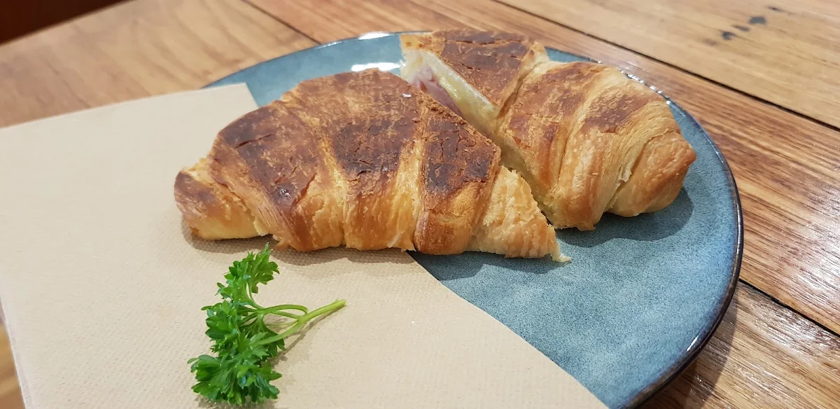Ham Cheese Croissant & Medium Coffee