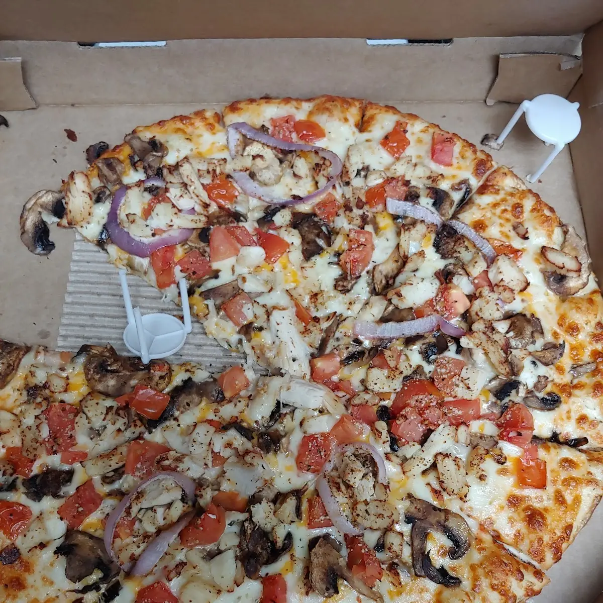 Chicken Garlic Supreme Pizza
