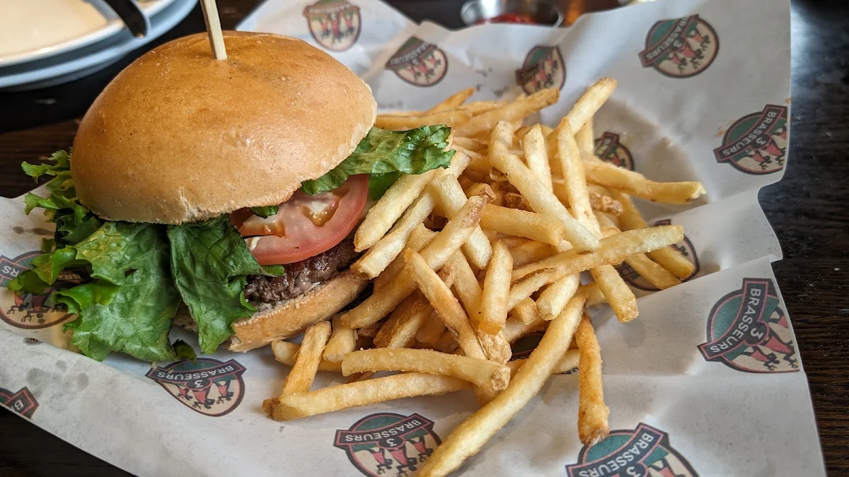 Traditional Burger, 3 Brasseurs - Kanata