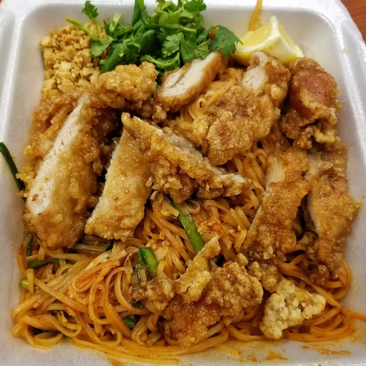 Garlic Chicken with Pad Thai Noodles