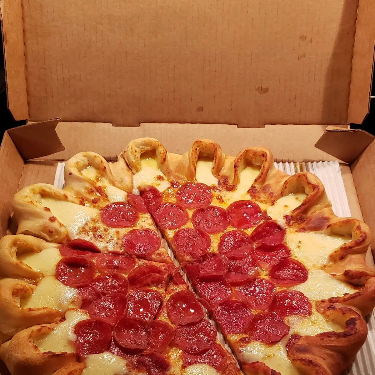 Extra Cheesy Crust Pizza