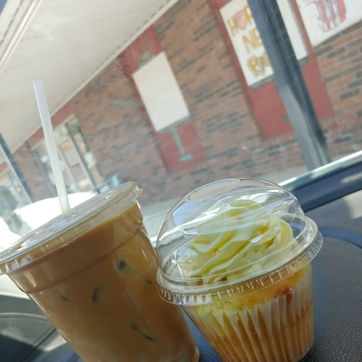 Iced Americano & Lemon Cupcake