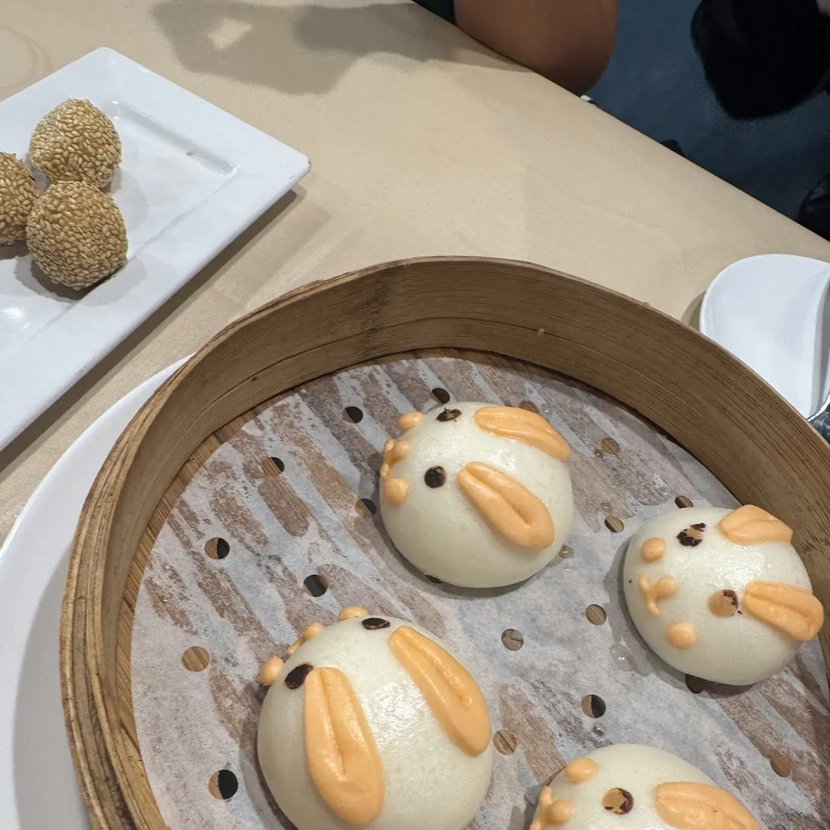 Golden Egg Custard Buns 4pcs V