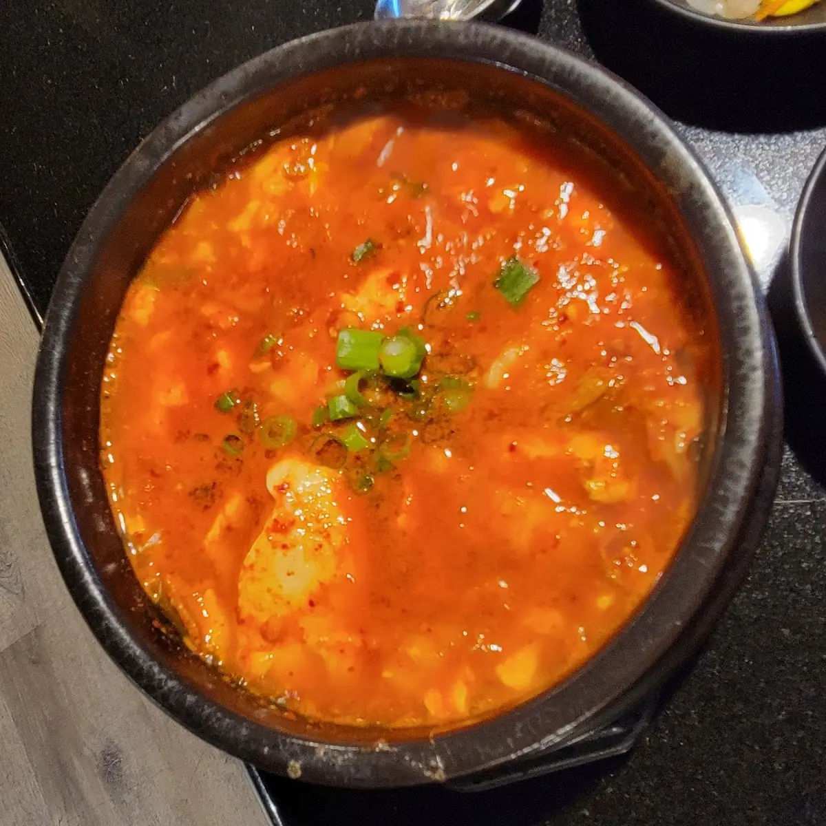 D3. Mushroom Soft Tofu Soup / 버섯순두부