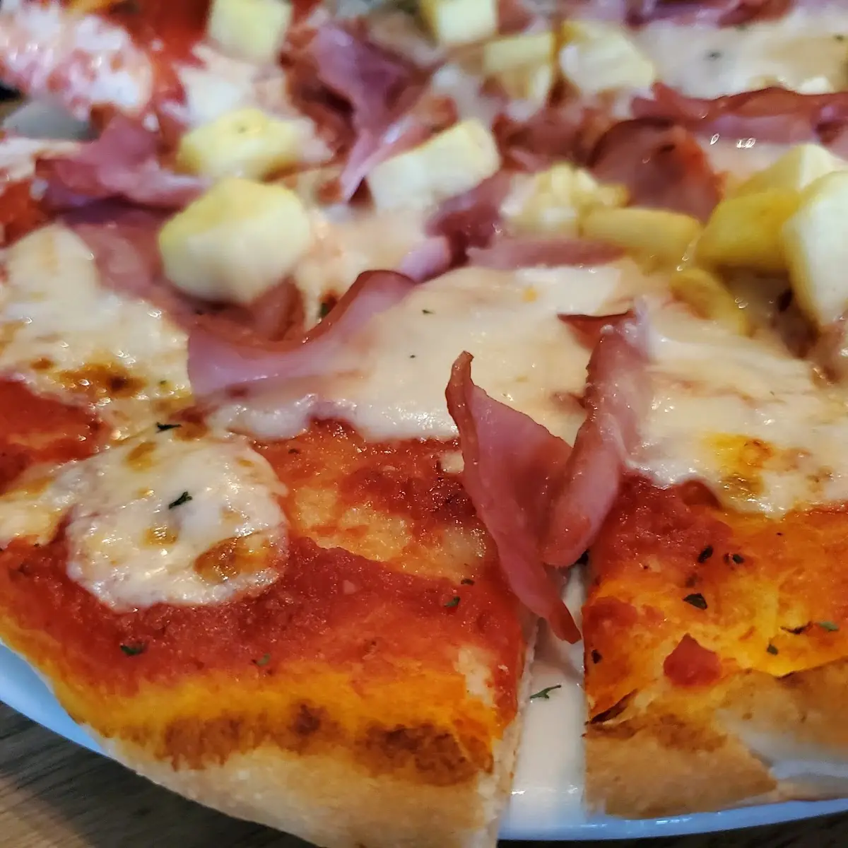 Hula Pizza