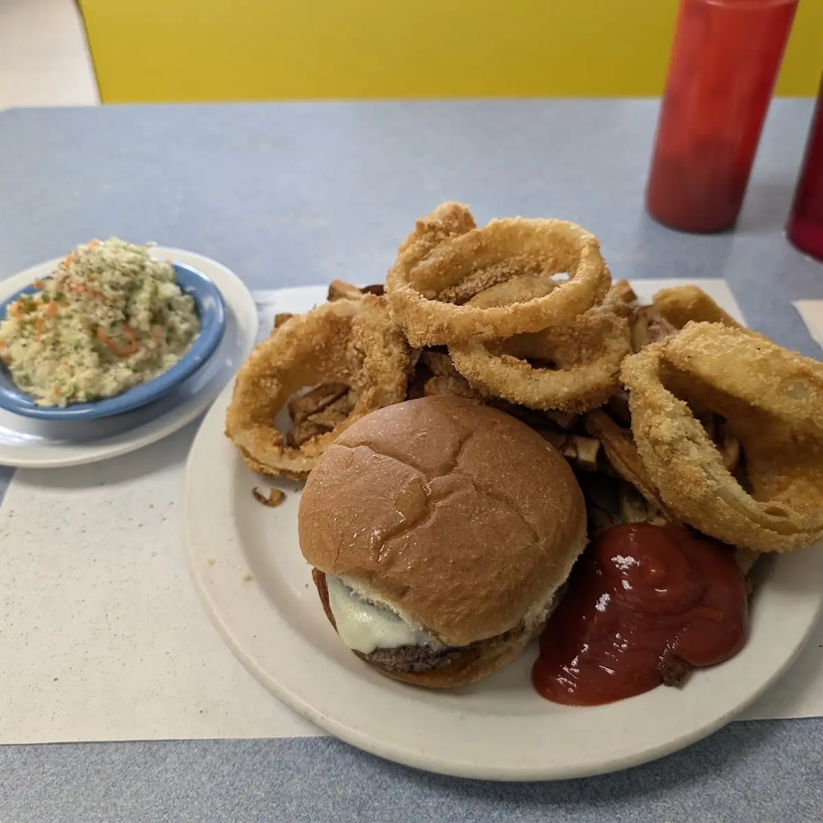 Cheeseburger with Onion Rings