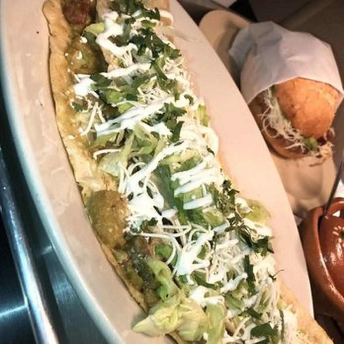 Quesadilla De Chicharron En Salsa Verde