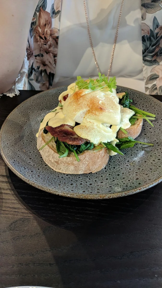 Eggs Benedict, Laneway Seven