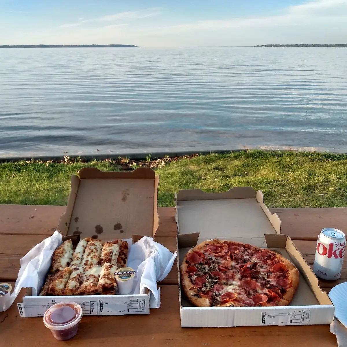 Medium Pizza and Cheese Bread