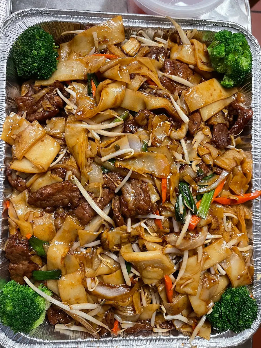 Beef Chow Fun Combo Platter