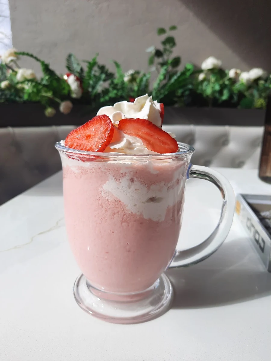 Strawberry Slush, Twilight Cafe & Bar (North York)