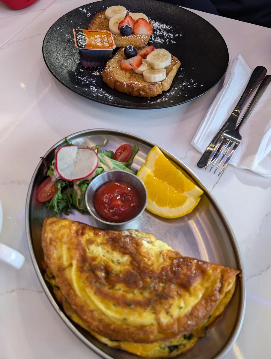 Twilight Vegetarian Omelette, Twilight Cafe & Bar (North York)
