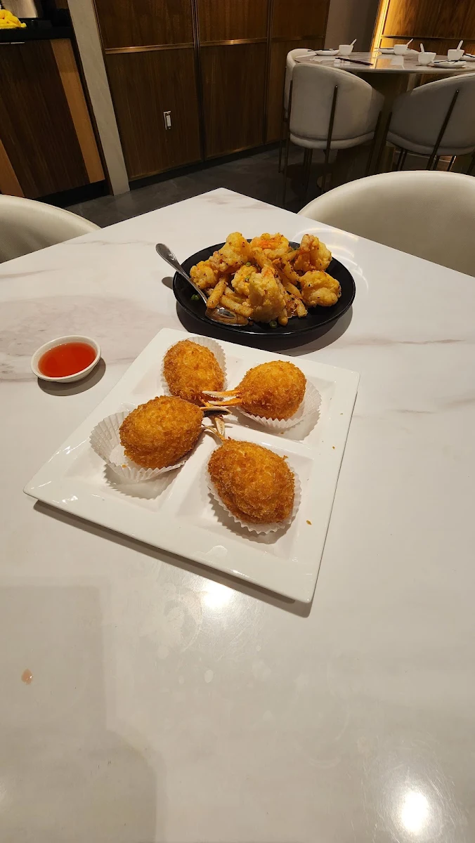 Highlights, Sun Sui Wah Seafood Restaurant