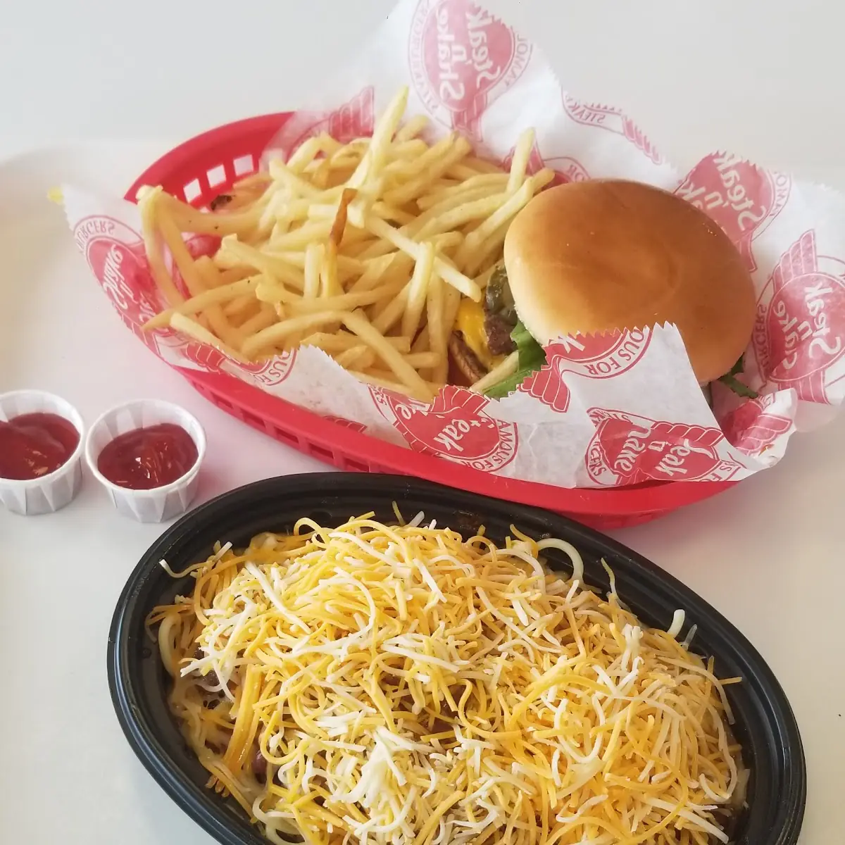 Cheeseburger Combo Banana Banana Shake & Chilli 5-Way
