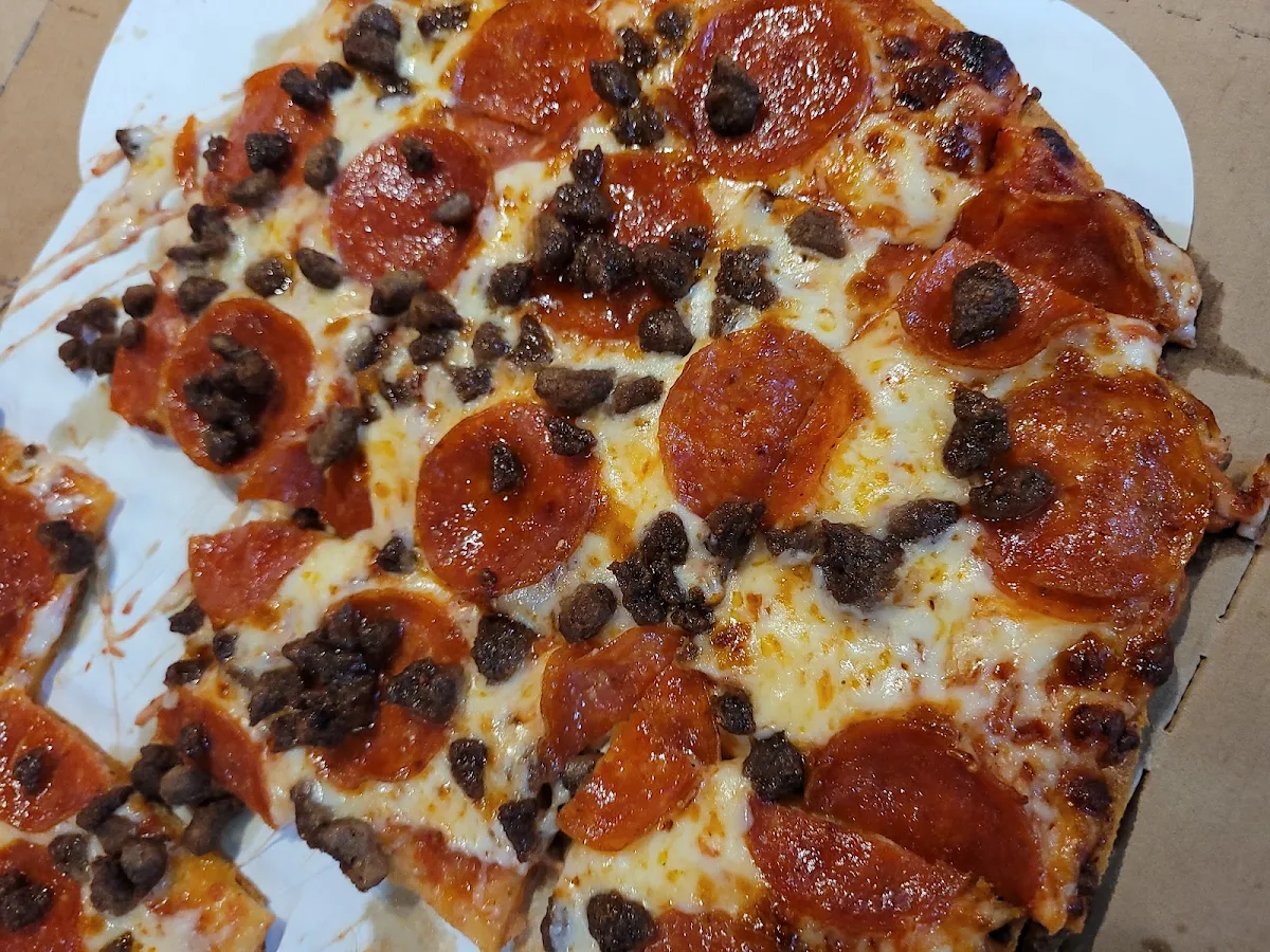 Thin Crust with Pepperoni and Hamburger