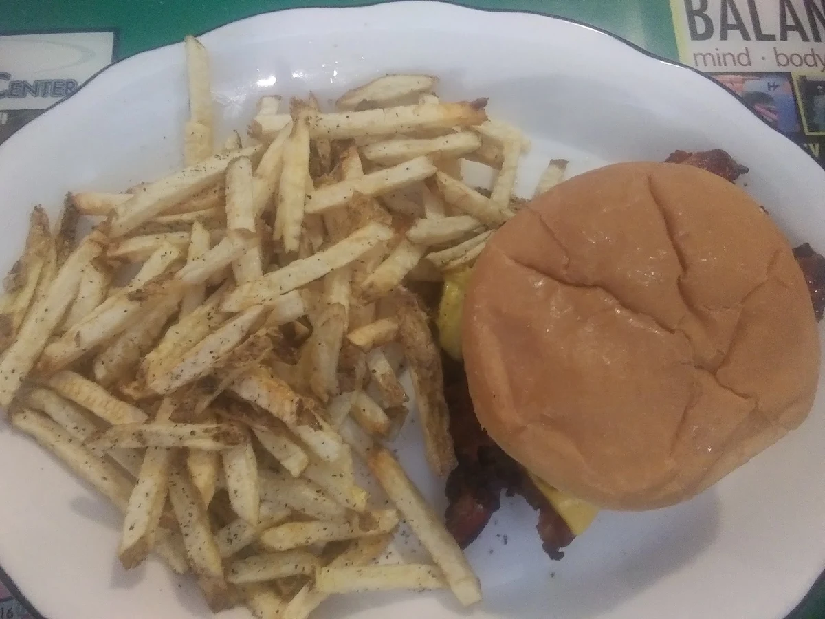 Deluxe Bacon Cheeseburger with Fries