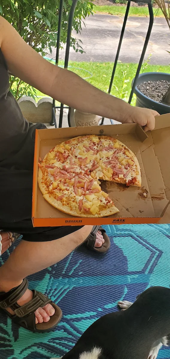 Pineapple Pizza, Little Caesars Pizza