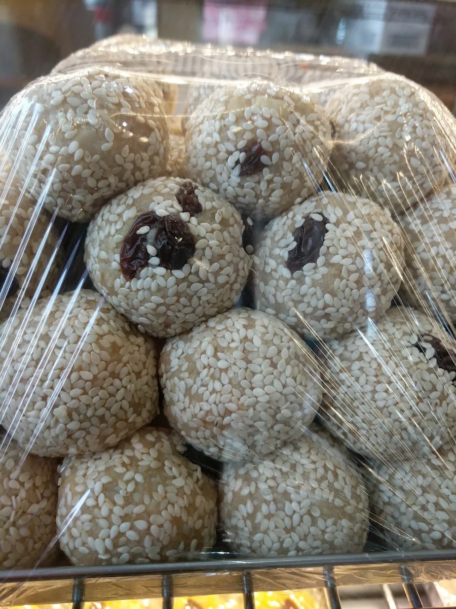 Til Ladoo, Chat Hut Sweets & Restaurant