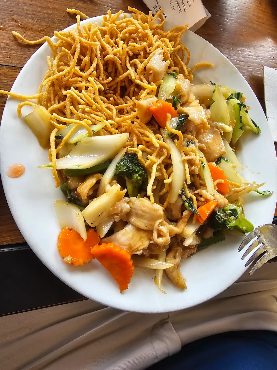 Chicken Chow Mein, Jumbucks Chinese Fusion