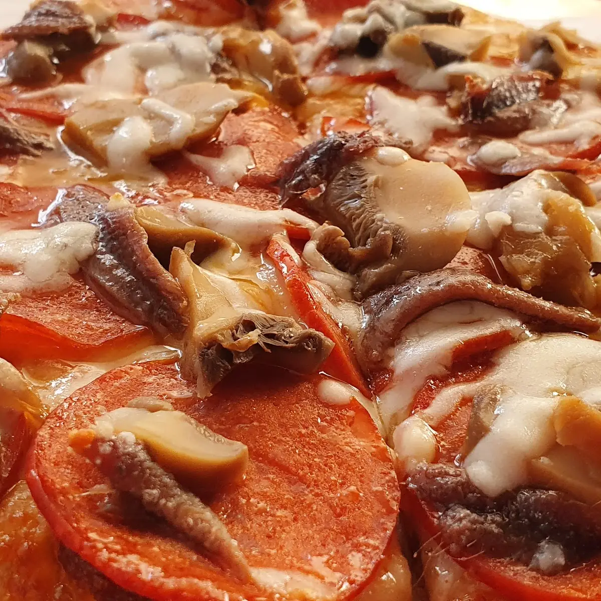 Pizza Chorizo Setas Y Anchoas