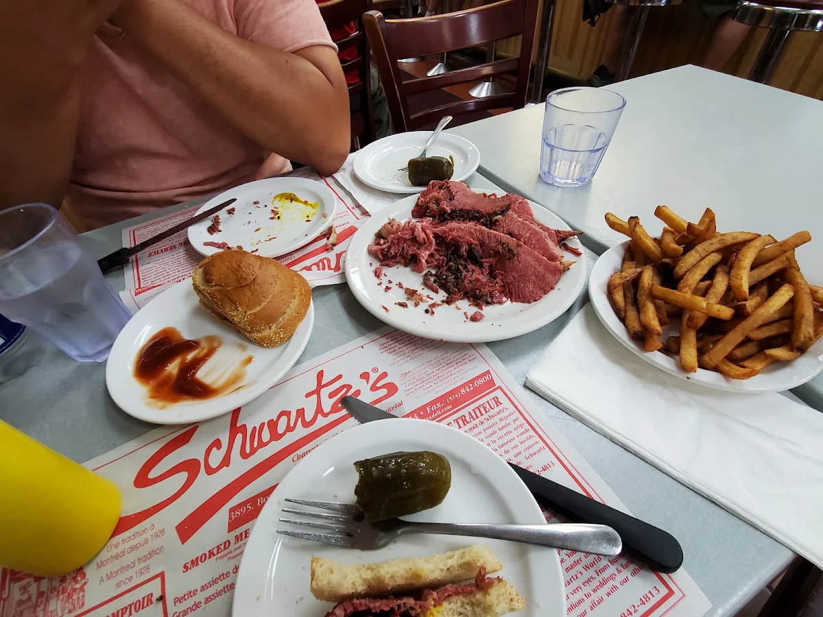 Poutine à La Schwartz's