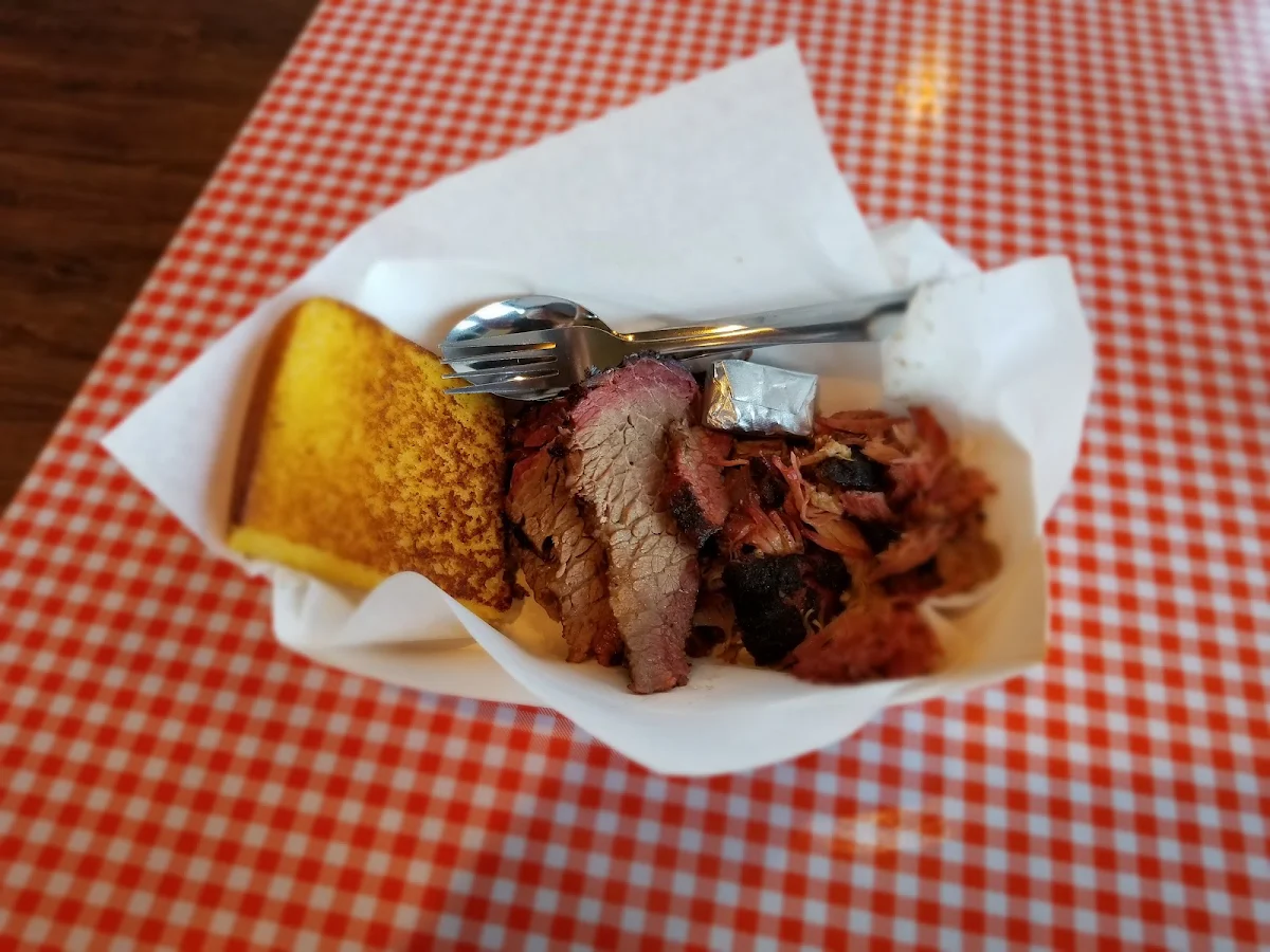 Sliced Brisket & Pulled Pork