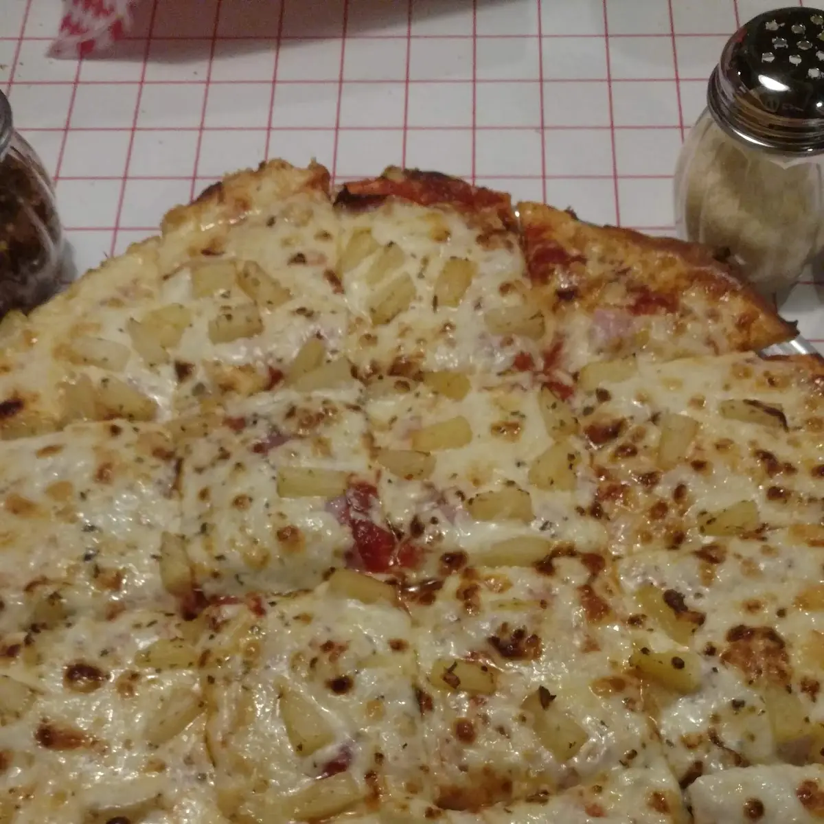 Medium Hawaiian Pizza
