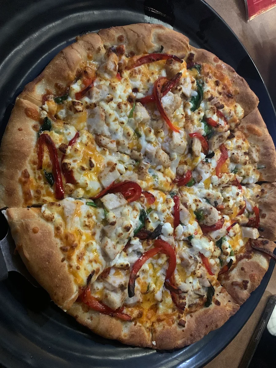 Sriracha Garlic Chicken Pizza