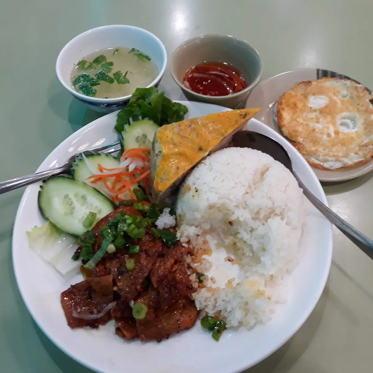 Grilled Pork Slices Steamed Egg with Broken Rice