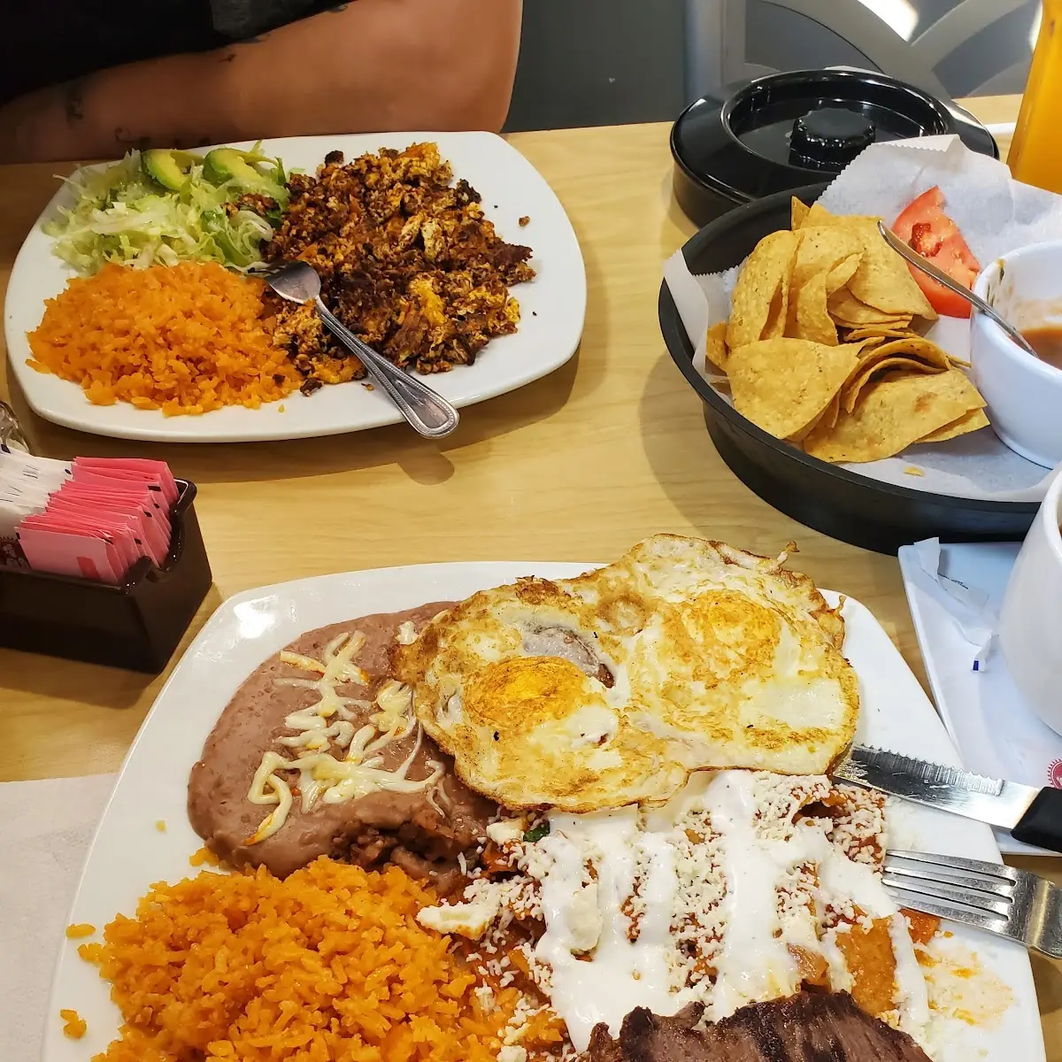 Chilaquiles Rojos Con Huevos