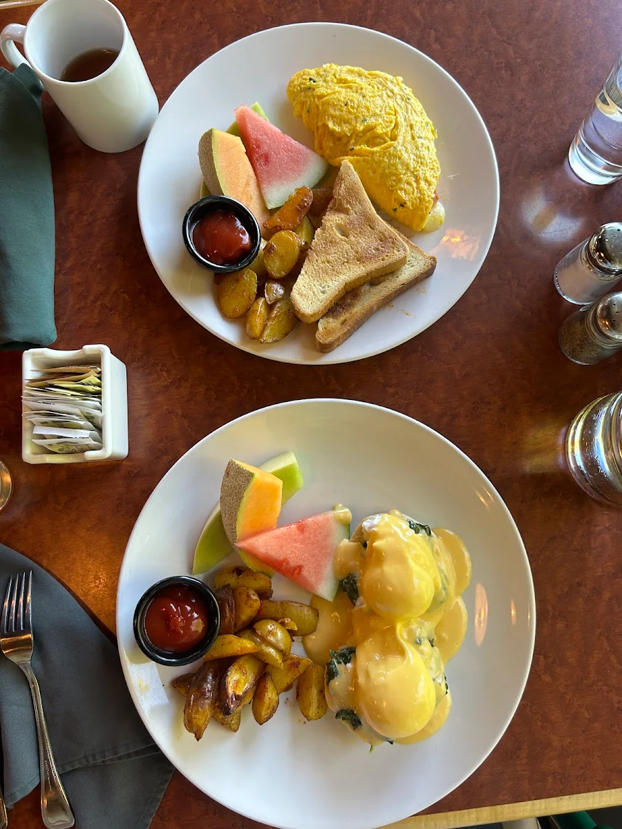 Eggs Benedict and Tomatoes and Chives Omelette, Westward Ho! Public House & Grill Room at University Golf Club