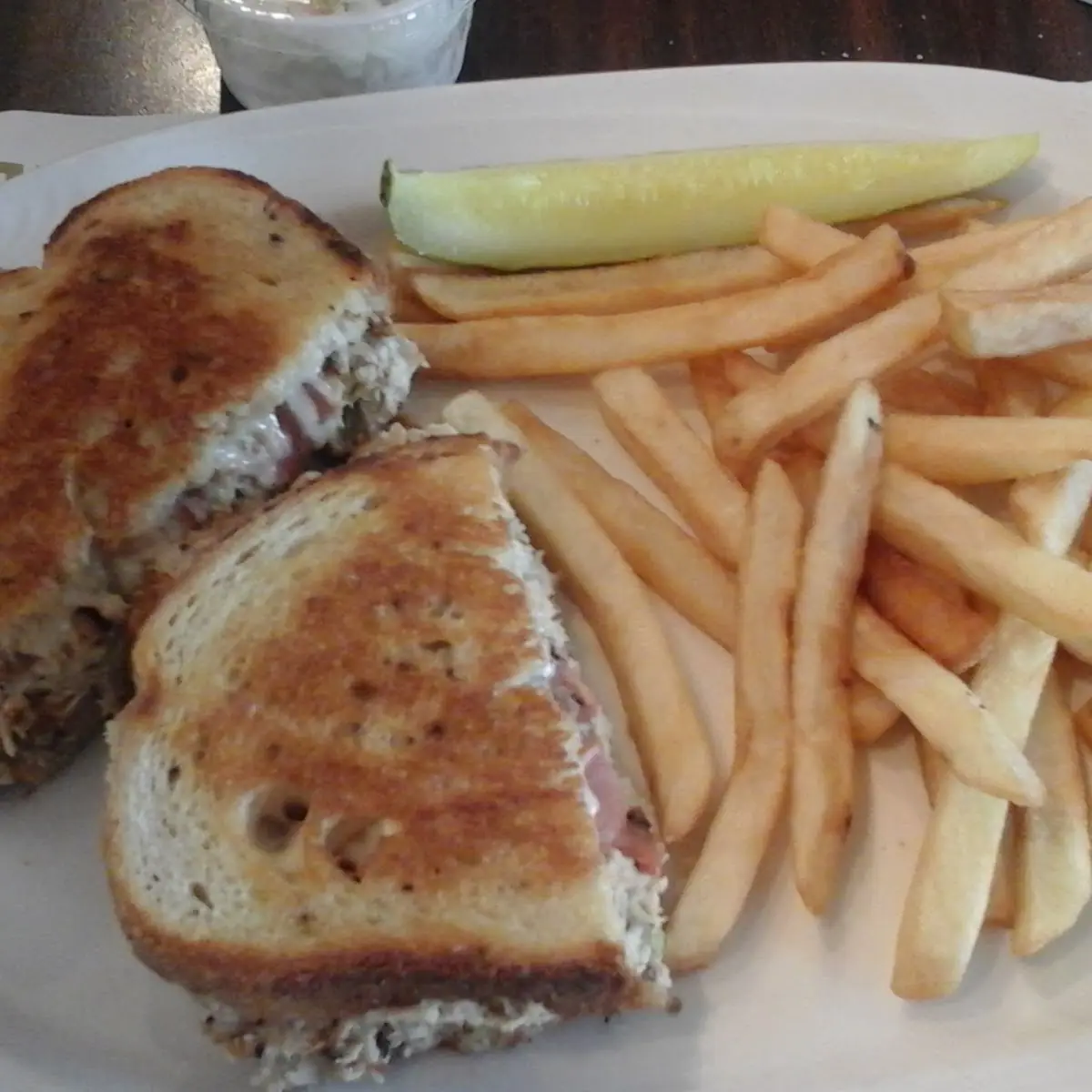 Tuna Melt w Fries