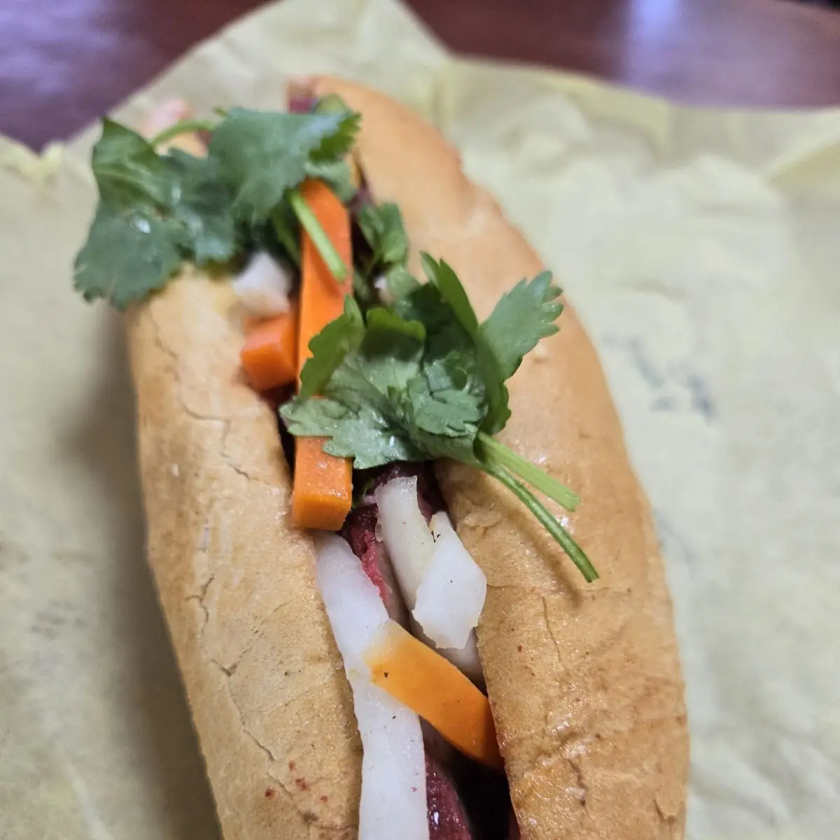Bánh Mì Thịt Nướng