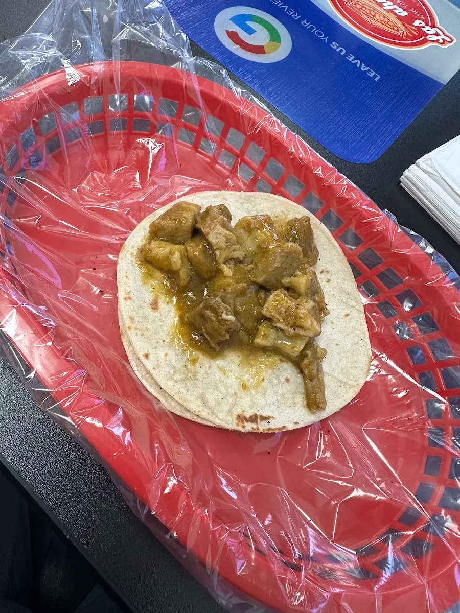 Taco De Chicharrón En Salsa Verde