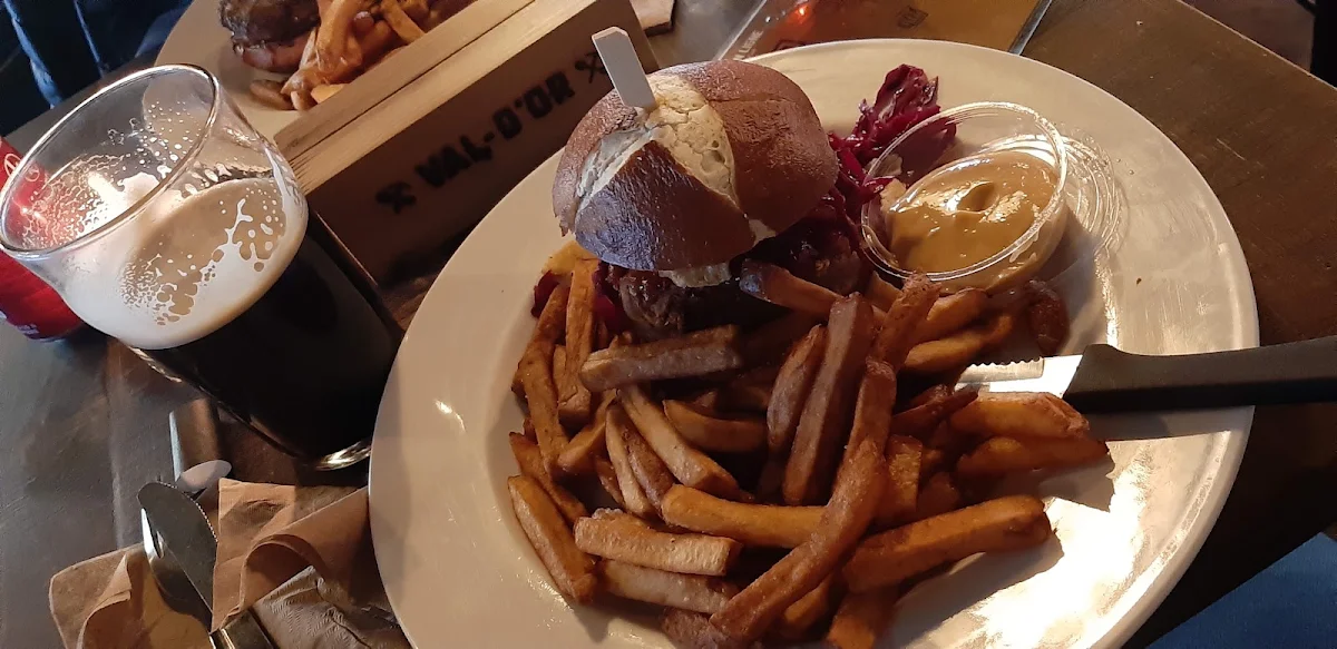 Burger Bacon, Le Prospecteur - Microbrasserie