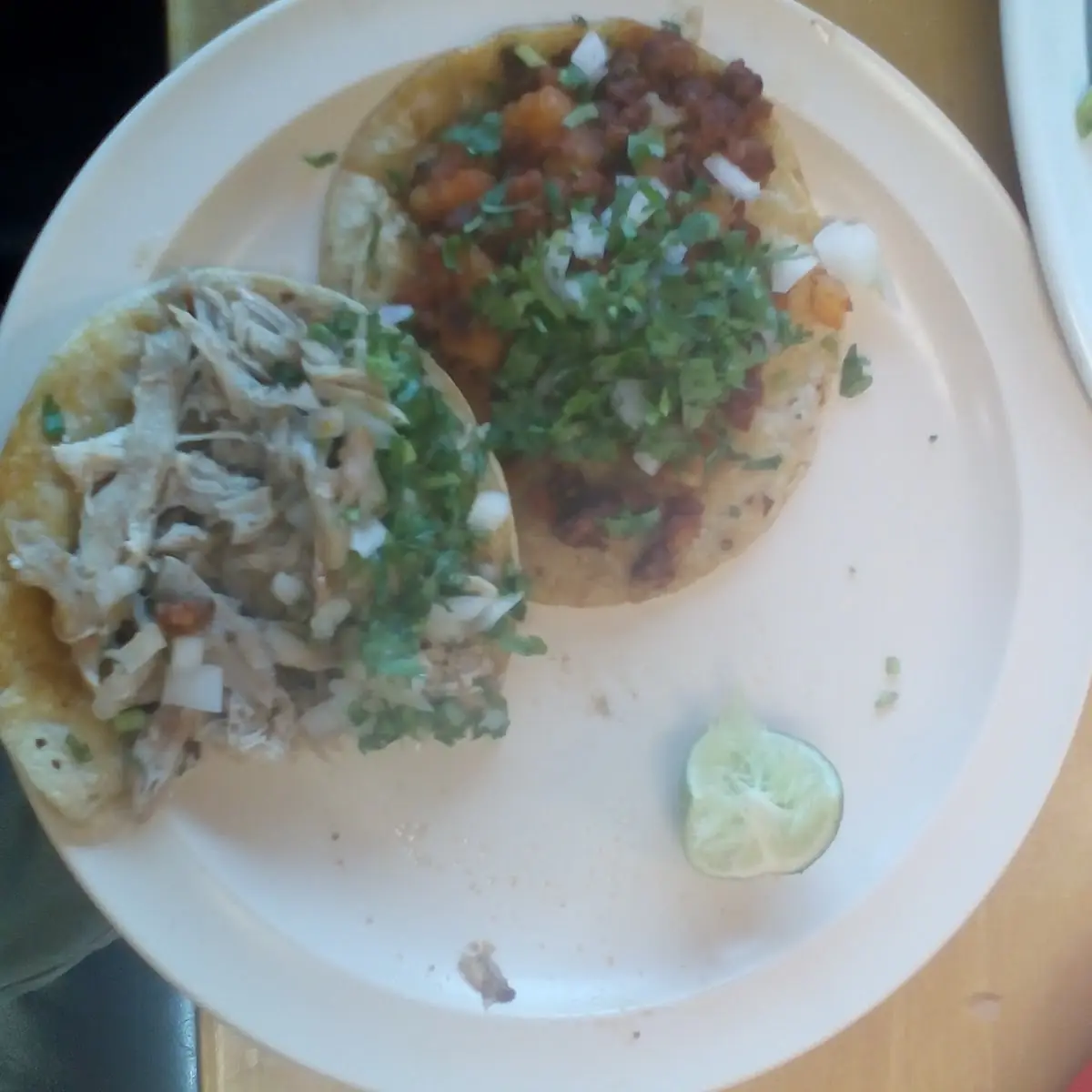 Taco Al Pastor Y Chicharron En Salsa Verde