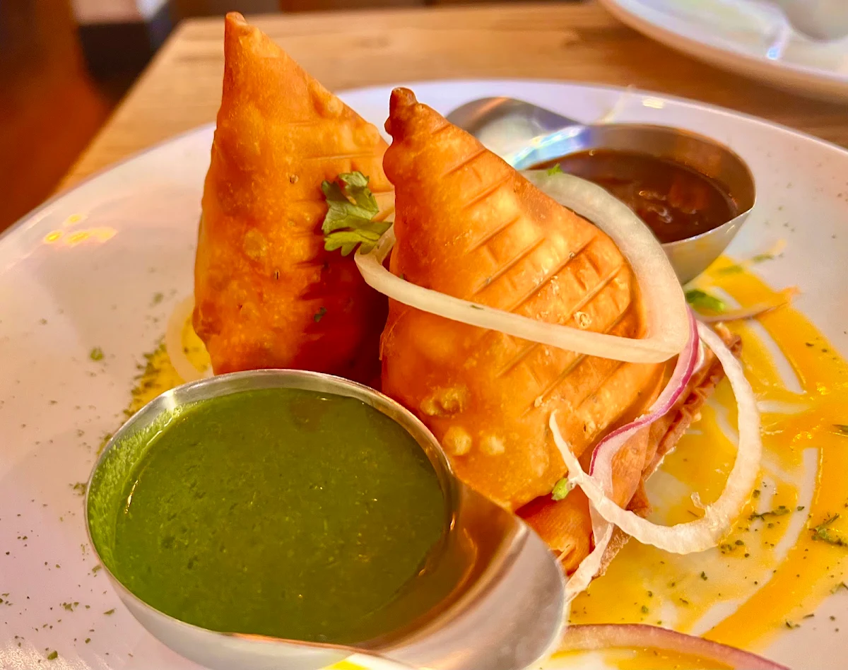 Samosa with Chutney 2 pcs